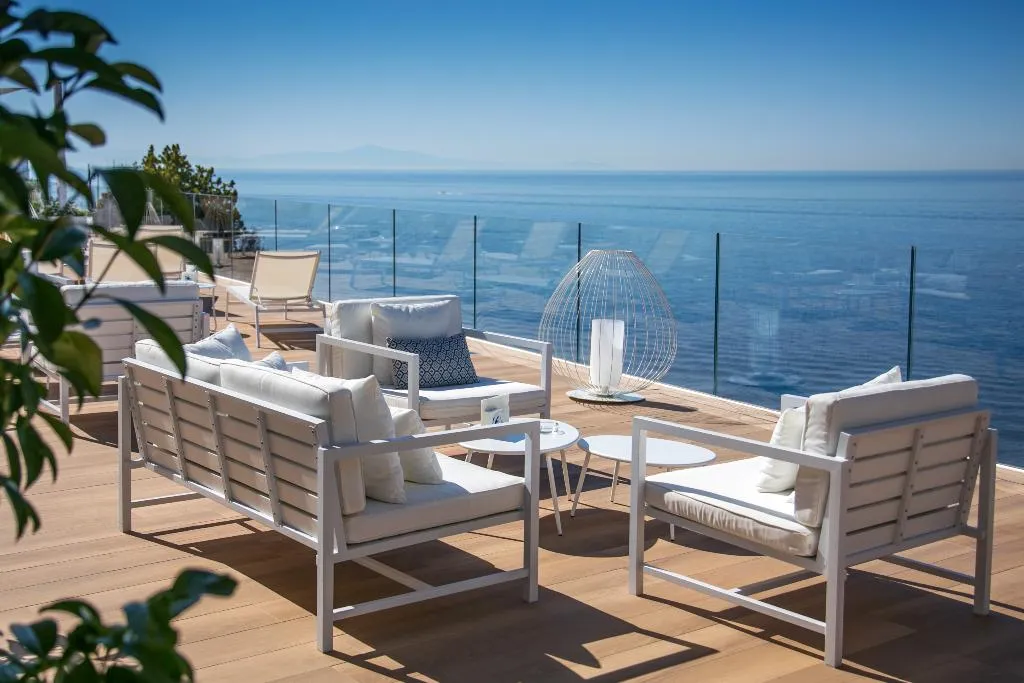 Terrace, Hotel Club Due Torri, Naples