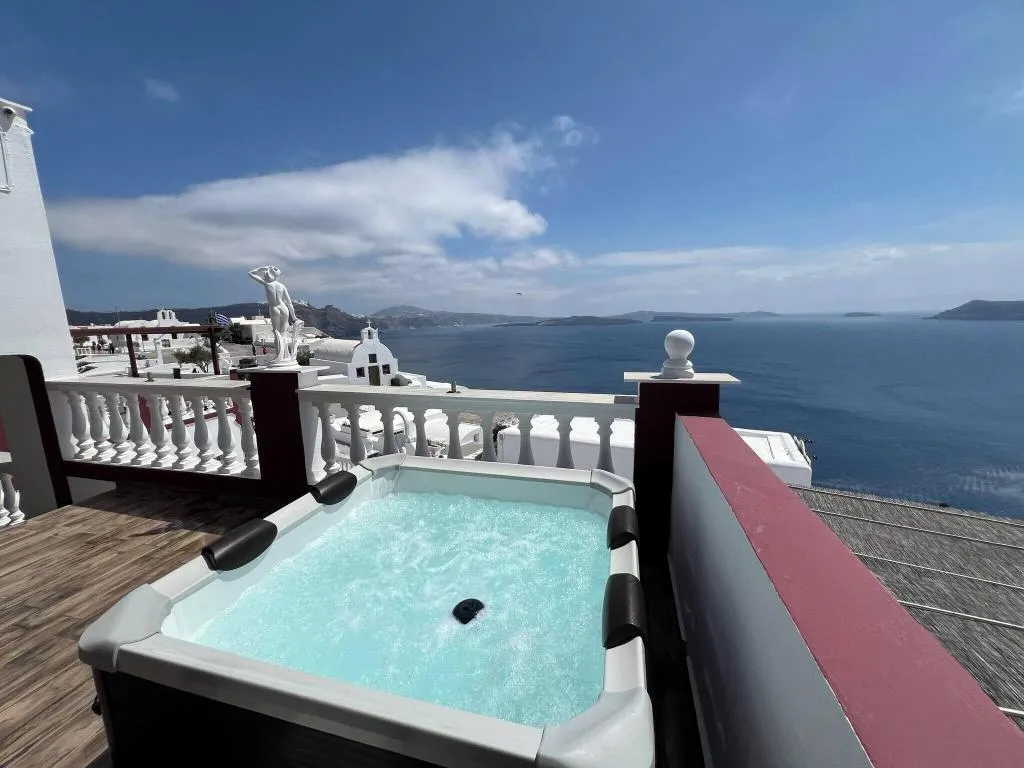 Pool, Maryloujohn Villas, Santorini