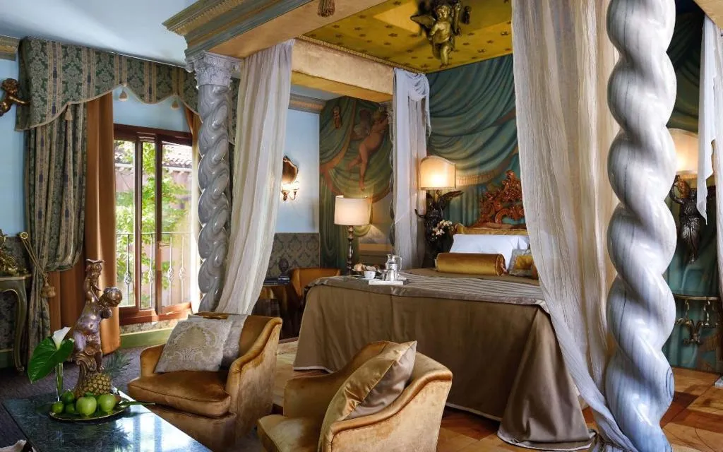 JUNIOR SUITE CANAL VIEW Room, Metropole Venezia, Venice