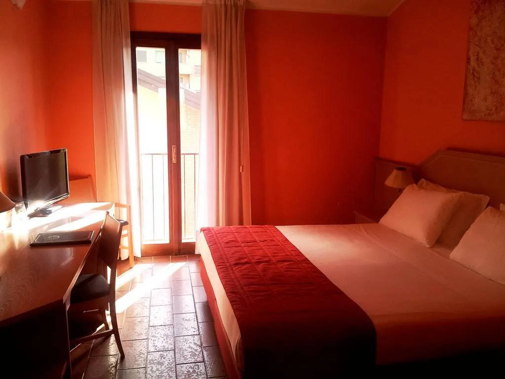 TRIPLE STANDARD Room, Excel Naviglio Milano (Closed), Milan