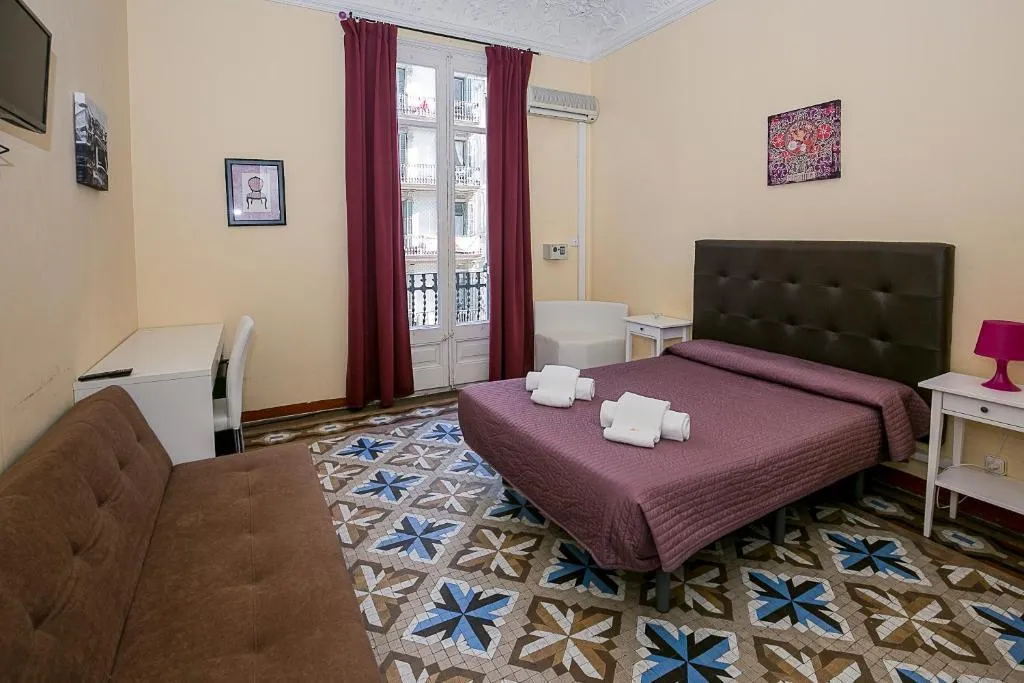 DOUBLE WITH SHARED BATHROOM Room, Hostal Balmes Centro, Barcelona
