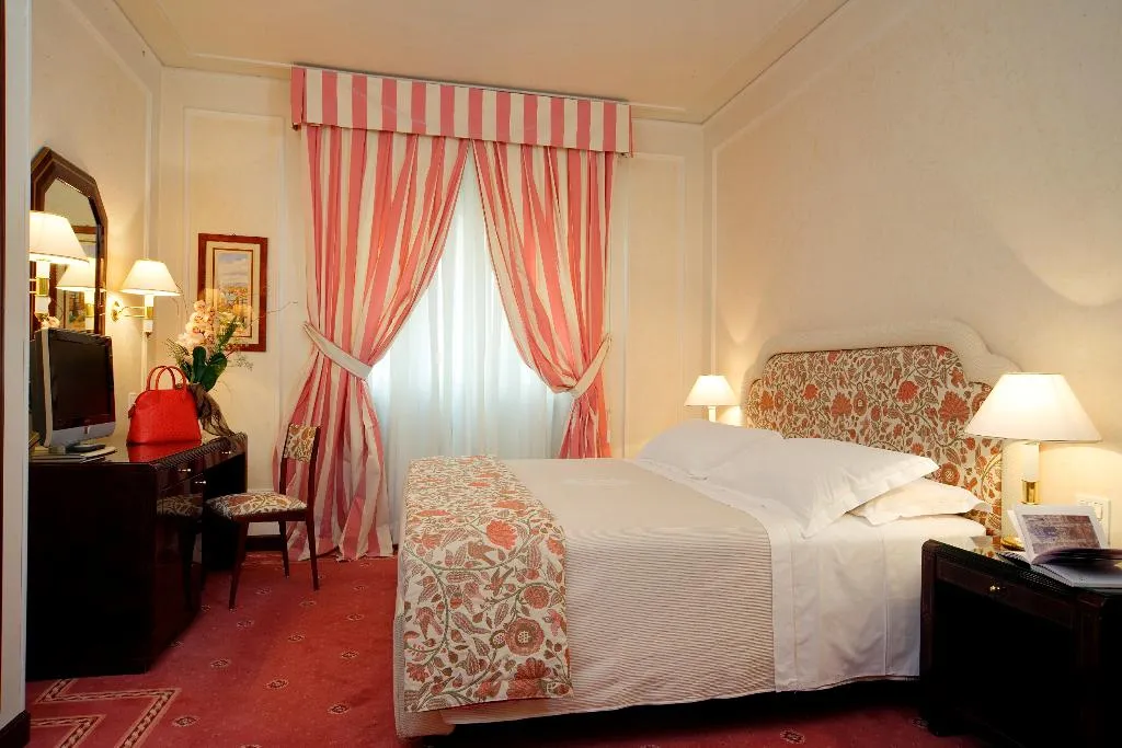 Double or Twin CLASSIC Room, De la Ville, Florence