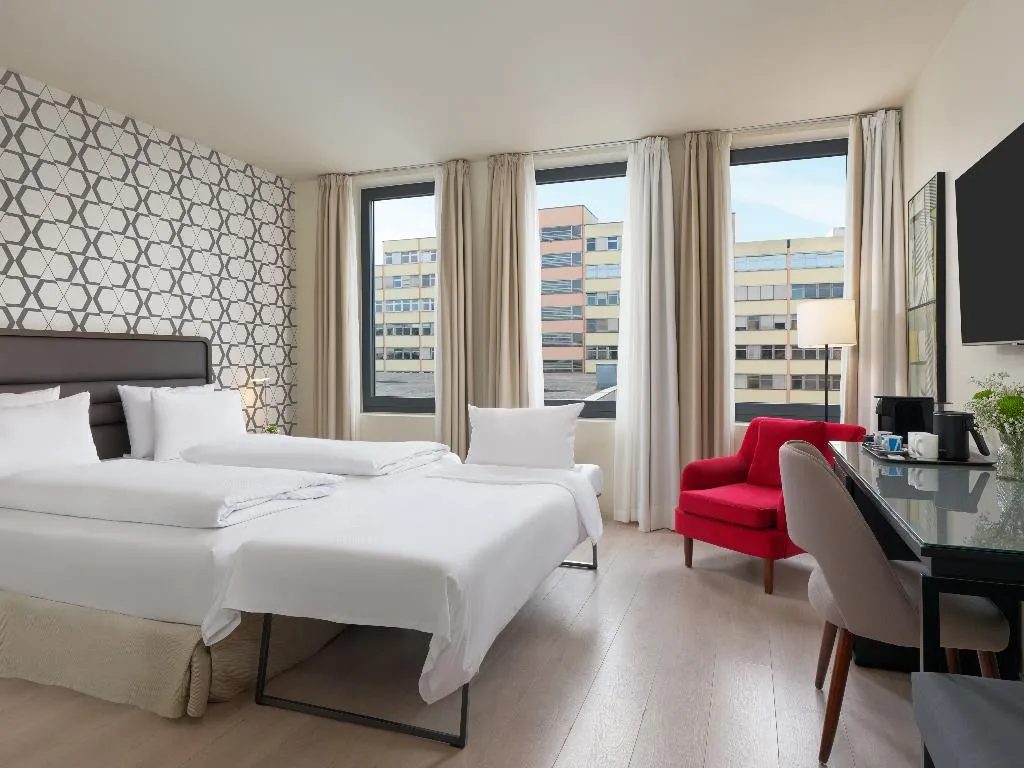 TRIPLE DELUXE Room, H10 Berlin Ku'Damm, Berlin