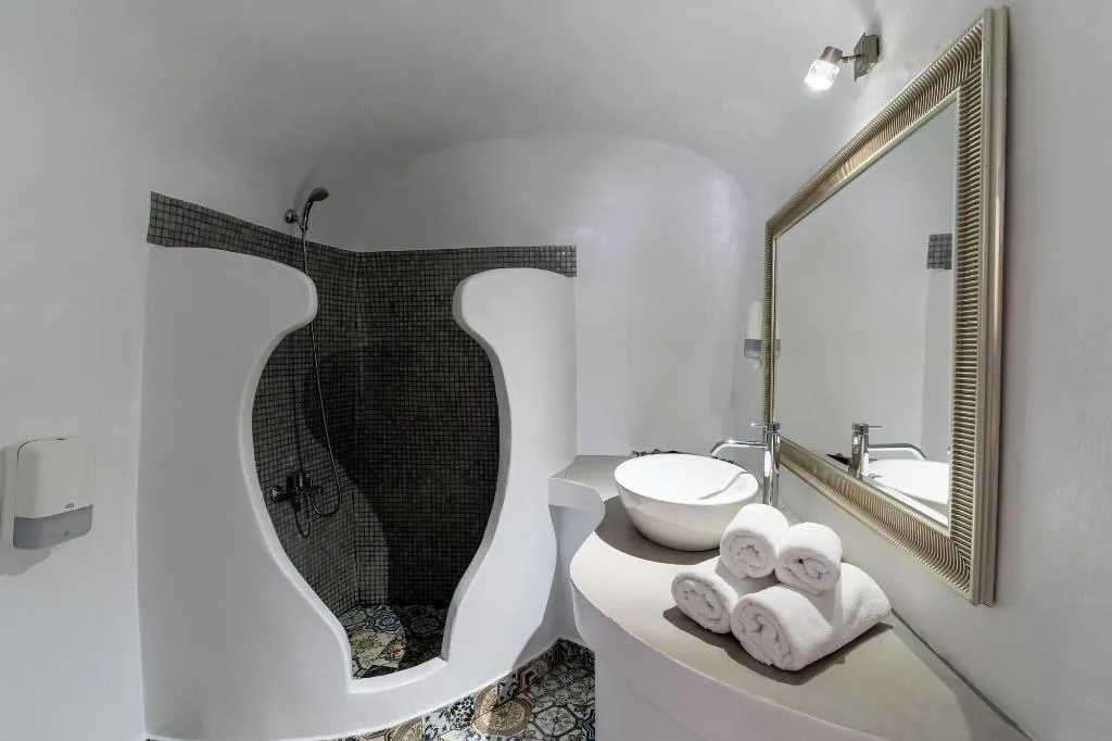 Room, Vogue Suites, Santorini