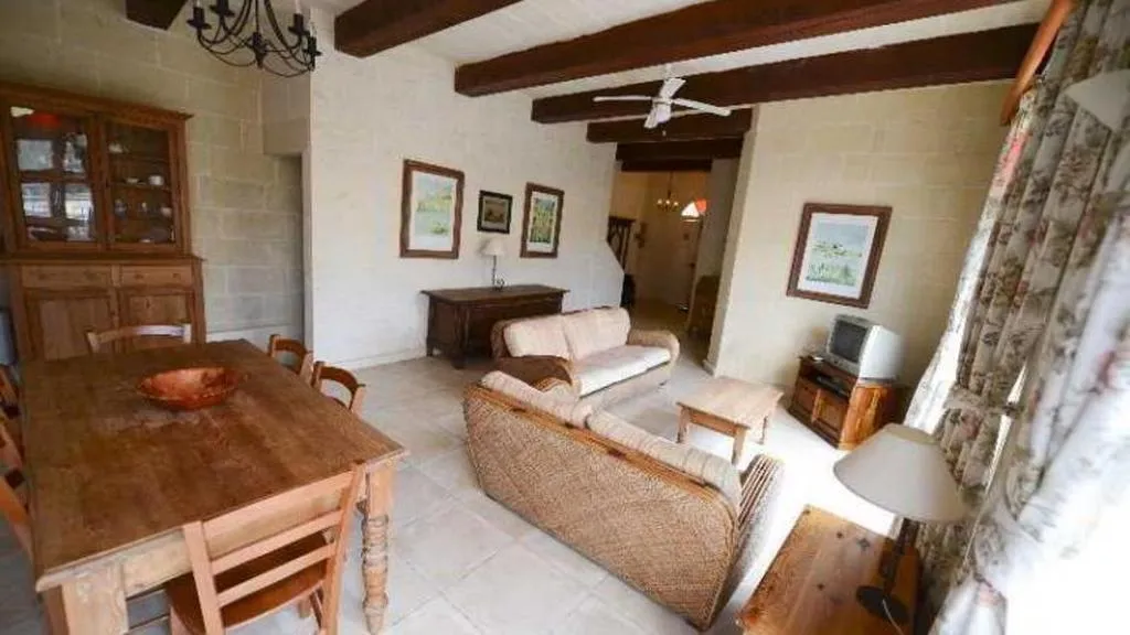Room, Summerfield, Gozo