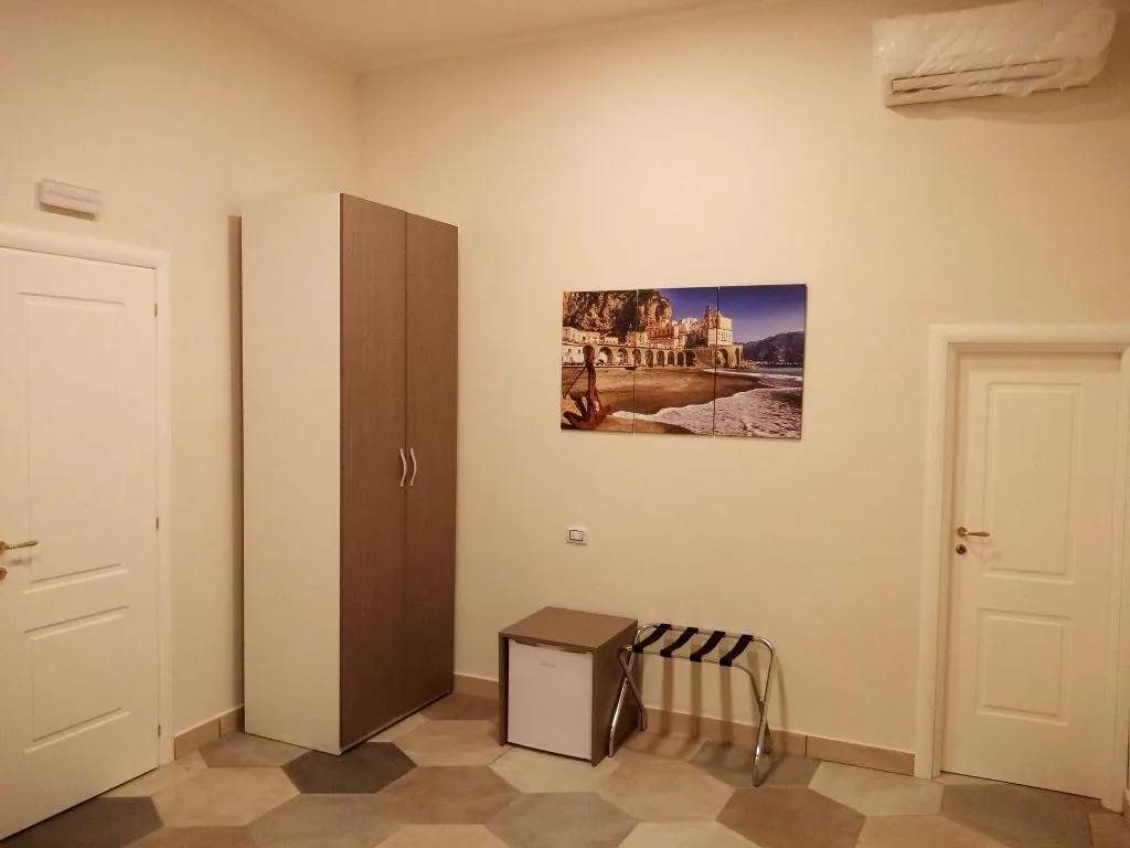 Room, B&B La Dimora del Conte, Naples
