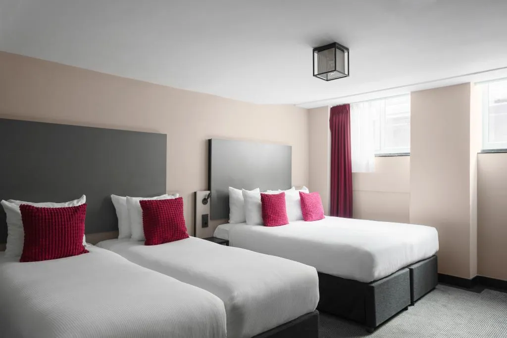 QUADRUPLE STANDARD Room, Krisotel, Amsterdam