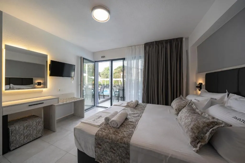 DOUBLE POOL VIEW Room, Avaton Luxury Resort  And Spa Access The Enigma, Thessaloniki