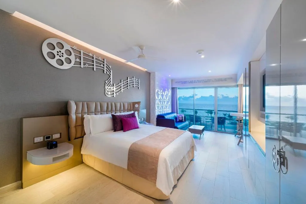 JUNIOR SUITE STANDARD Room, Planet Hollywood Cancun by Royalton, Cancun Area