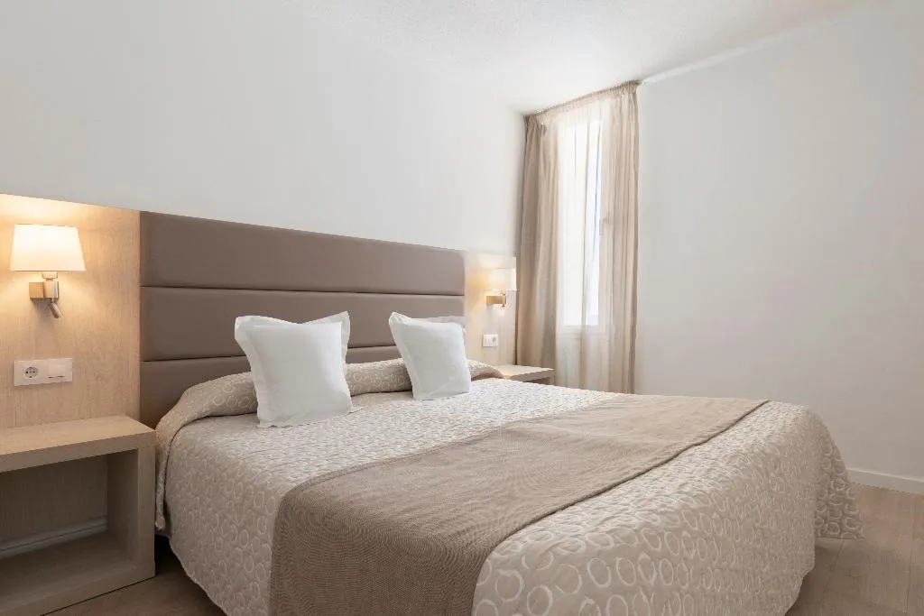 APARTMENT TWO BEDROOMS Room, Palia Sa Coma Playa, Majorca