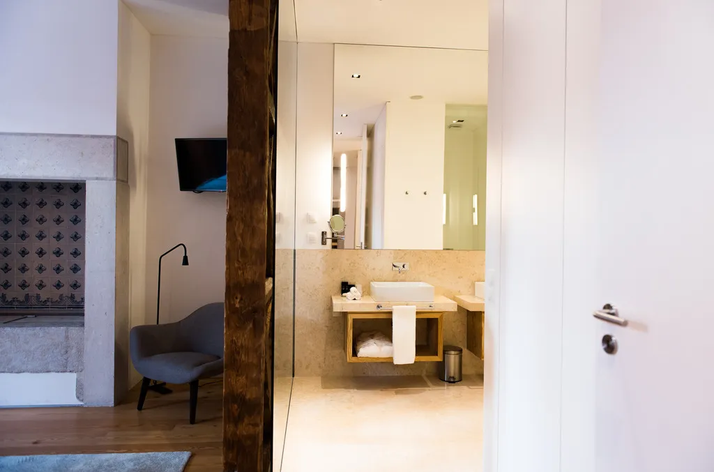 APARTMENT TWO BEDROOMS WITH TERRACE Room, Flora Chiado Apartments, Lisbon