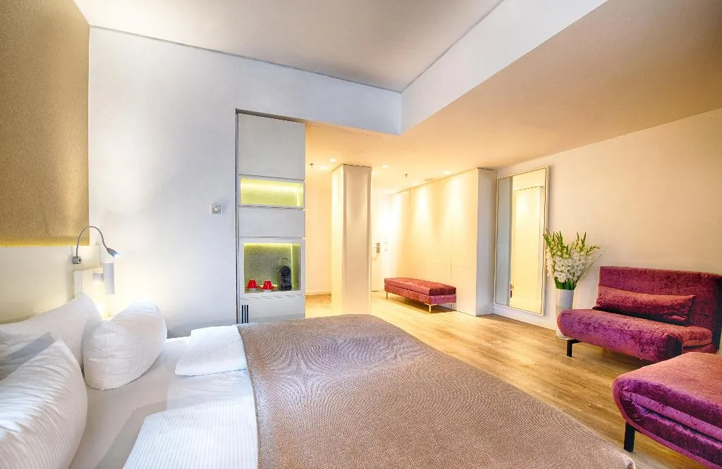 TRIPLE EXECUTIVE Room, Leonardo Hotel Berlin Mitte, Berlin
