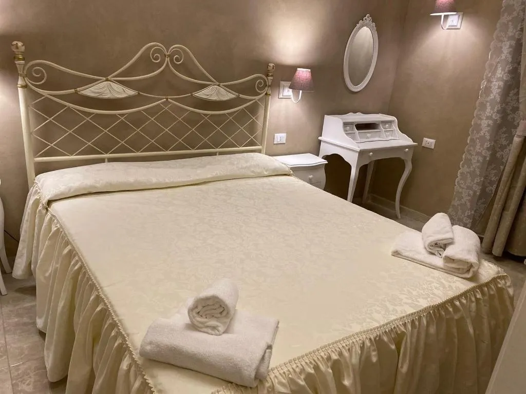 Room, Boutique Hotel Calais Milano, Milan
