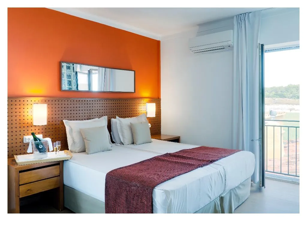 Room, Aatu, Costa Brava