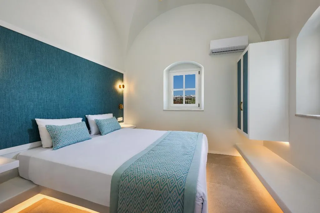 VILLA THREE BEDROOMS WITH PRIVATE POOL Room, Sienna Eco Resort, Santorini