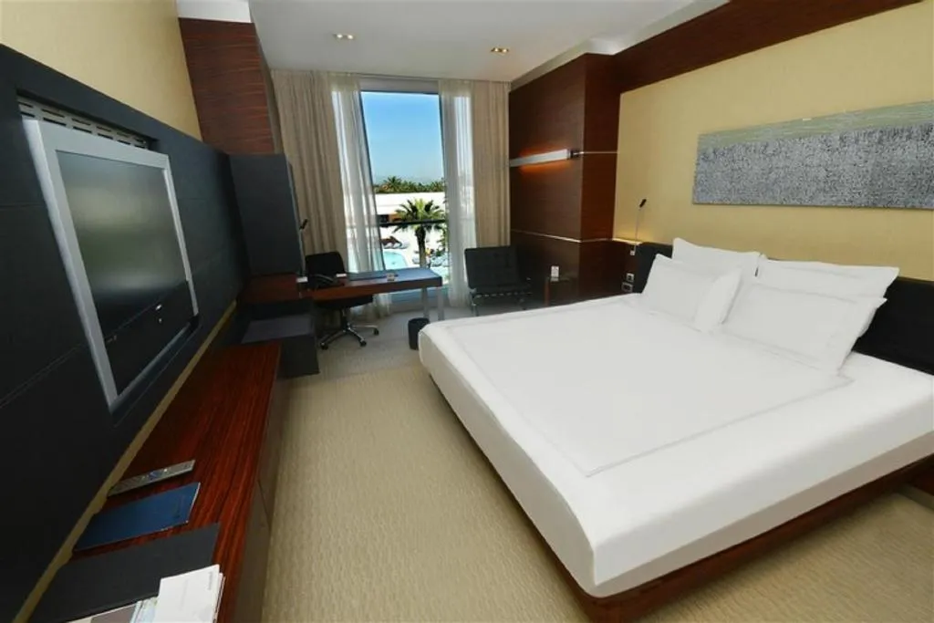 SUITE KING SIZE BED Room, Swissotel Buyuk Efes Izmir, Izmir