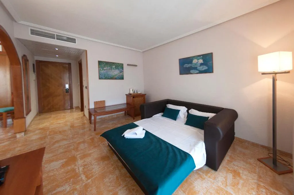 JUNIOR SUITE CAPACITY 4 Room, Hotel La Laguna Spa & Golf, Costa Blanca