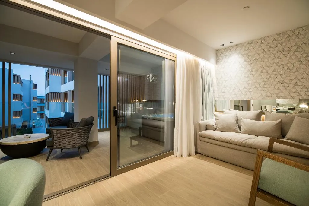SUITE WITH JACUZZI Room, AKASHA Beach Hotel and Spa, Crete