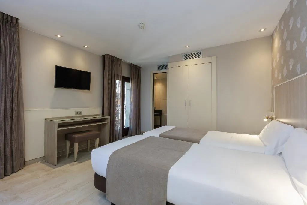 QUADRUPLE STANDARD Room, Santa Marta, Barcelona