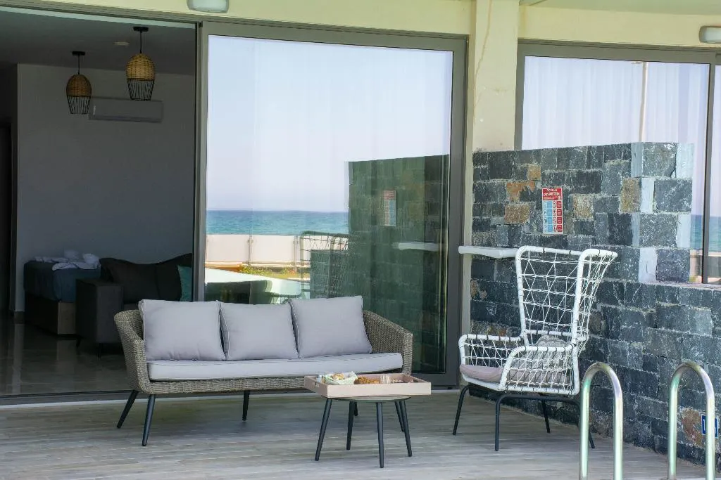 Room DELUXE WITH PRIVATE POOL Room, Ebenus Suites "by Checkin", Crete