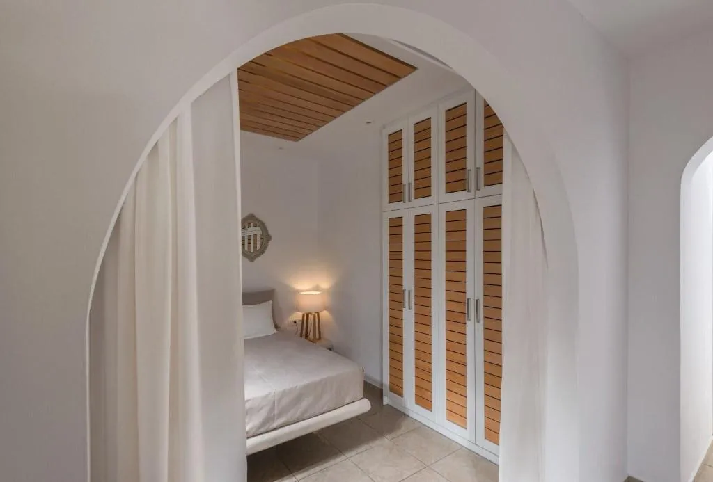 Double or Twin QUEEN SIZE BED Room, Hermes, Santorini