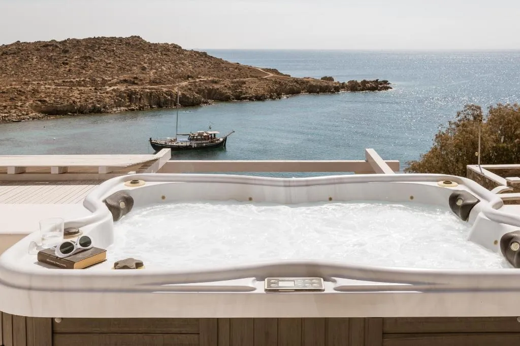 VILLA WITH JACUZZI Room, Casa Del Mar Mykonos Seaside Resort, Mykonos