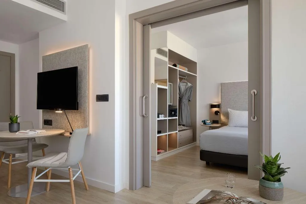 JUNIOR SUITE STANDARD Room, INNSiDE by Meliá Barcelona Apolo, Barcelona