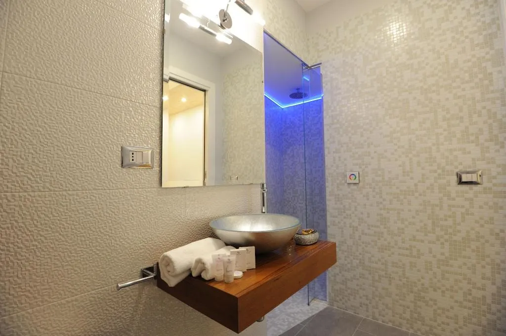 Room, Residenza Borbonica, Naples