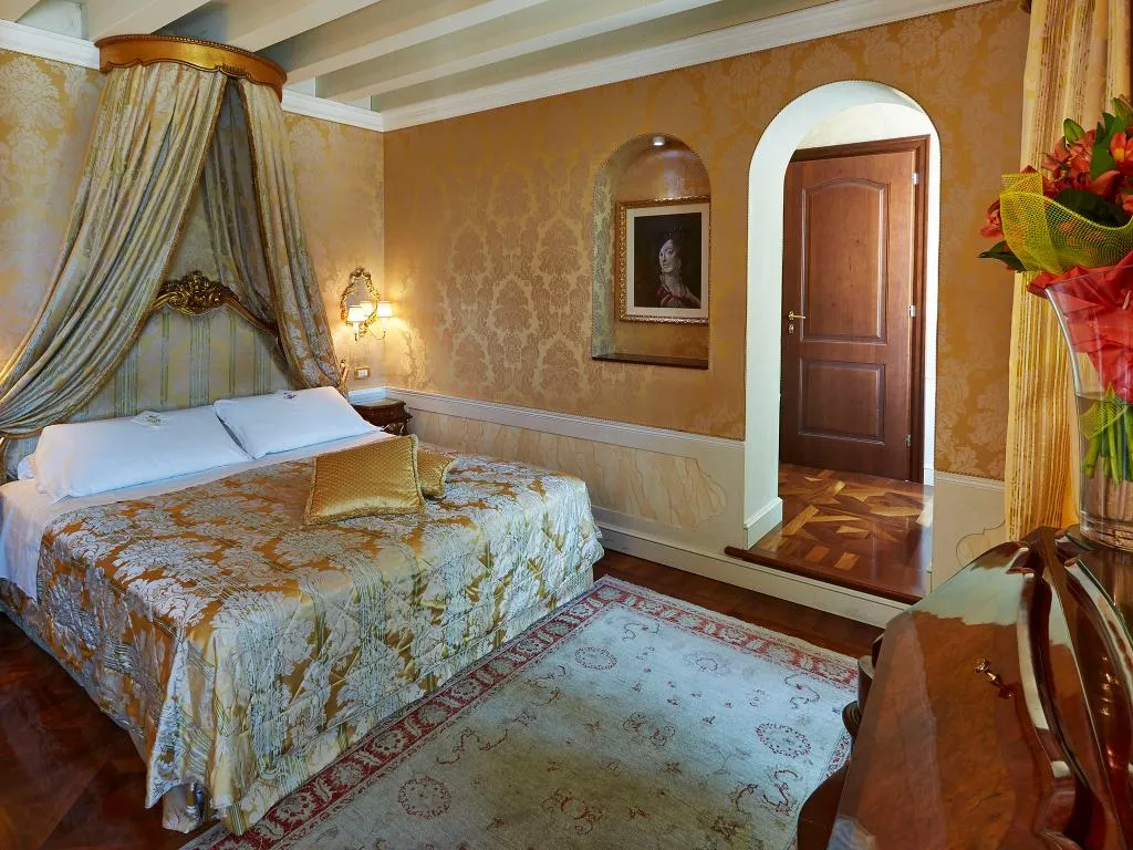 Double or Twin CAPACITY 2 Room, Canal Grande, Venice