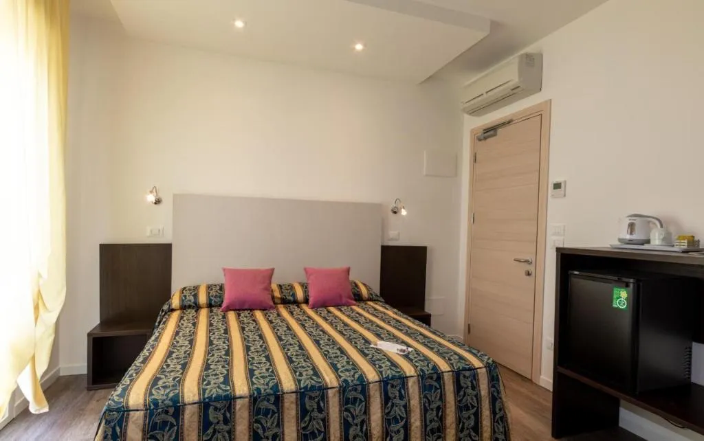Room, Mayer, Venice