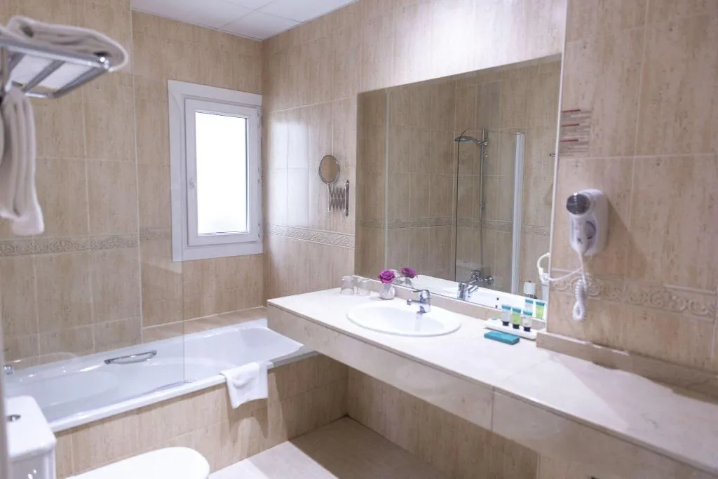 TWIN SUPERIOR Room, Serrano, Madrid
