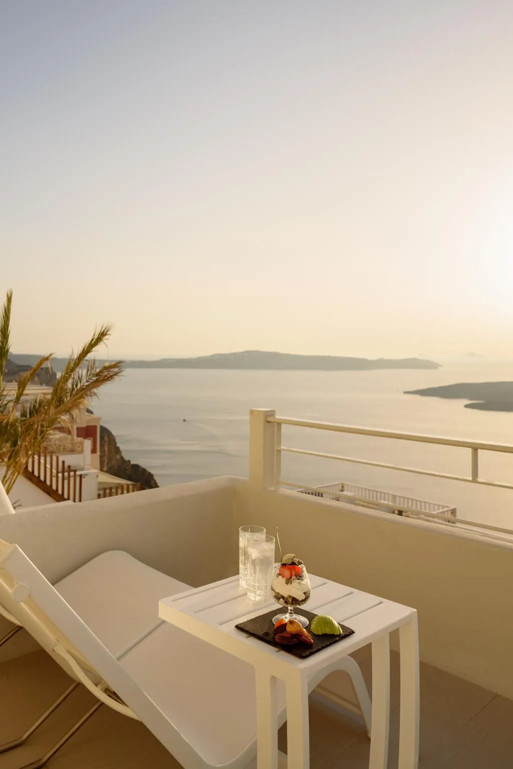 SUITE WITH JACUZZI WITH VIEWS Room, Nefeles Luxury Suites, Santorini