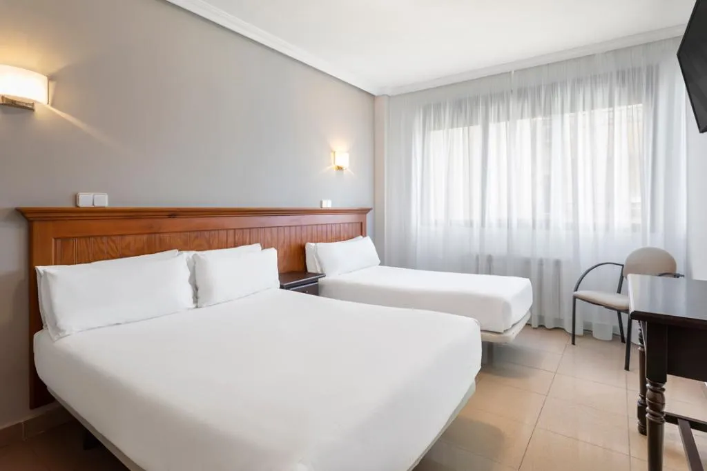 TRIPLE STANDARD Room, Hotel Victoria Valdemoro, Madrid