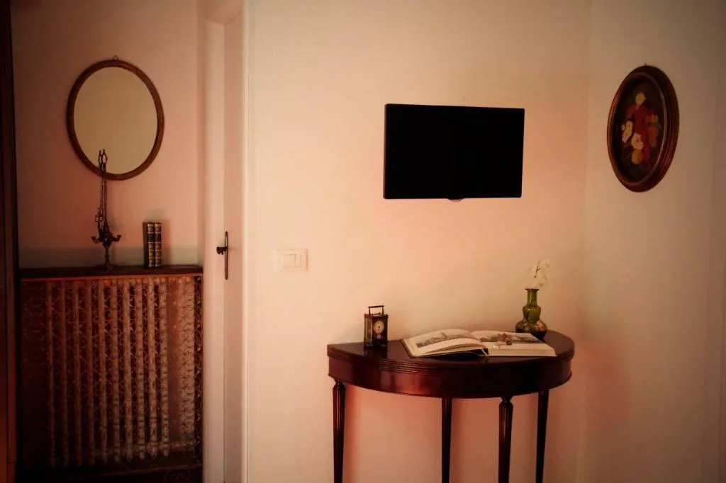 Room, Il Tempio Di Morfeo, Rome