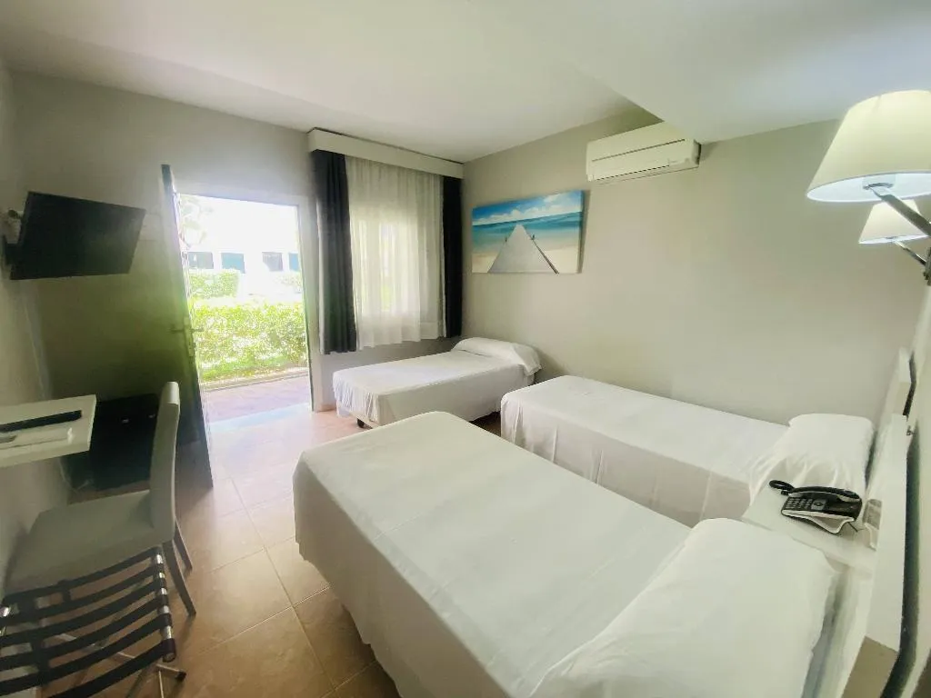 TWIN CAPACITY 3 Room, Hotel Los Jazmines, Costa Del Sol