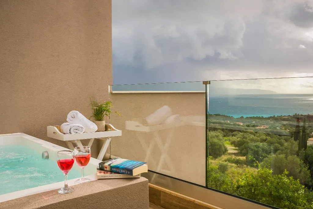 JUNIOR SUITE DELUXE ONE BED Room, Diana Suites Trapezaki, Kefallinia