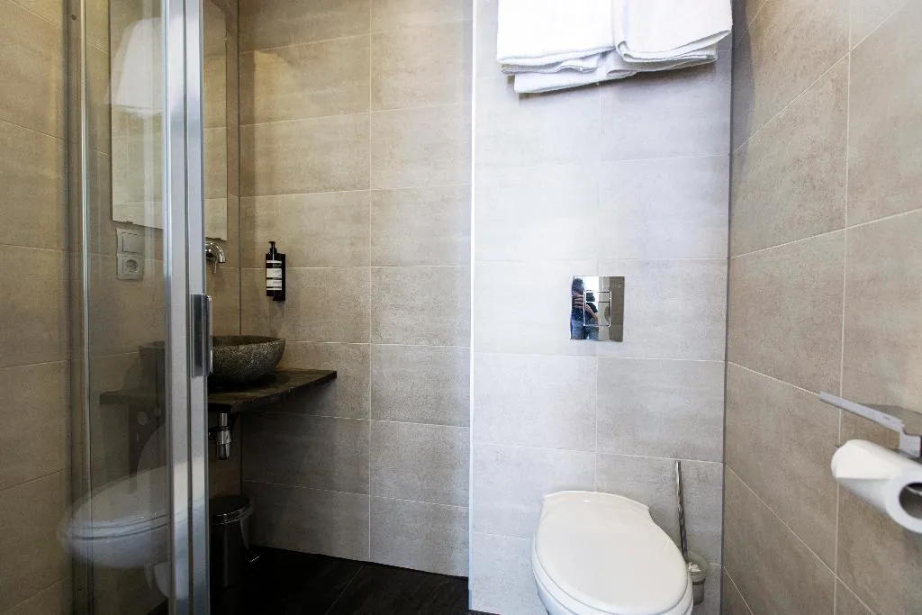 TRIPLE STANDARD Room, Quentin England Hotel, Amsterdam