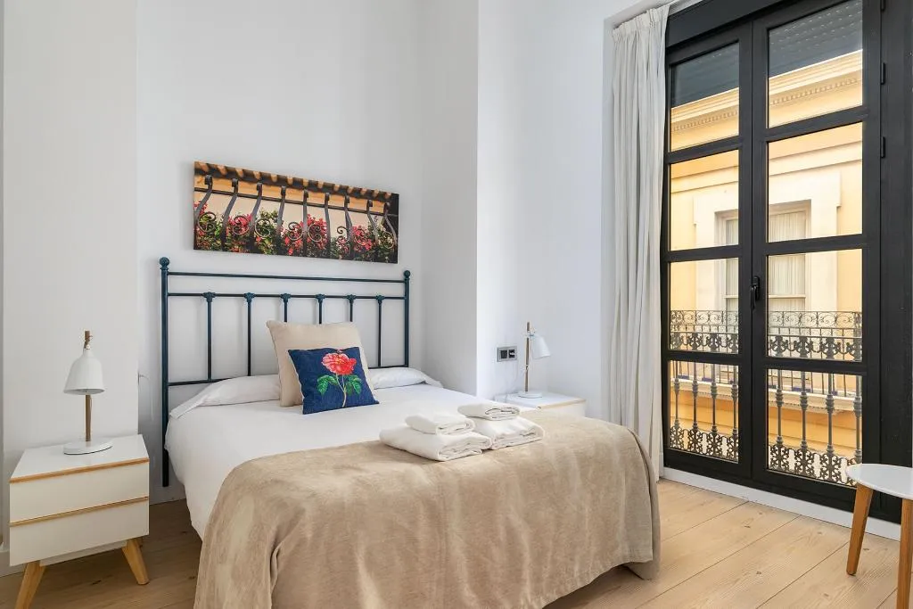 APARTMENT THREE BEDROOMS Room, Holiday Rentals Tempa Museo, Seville