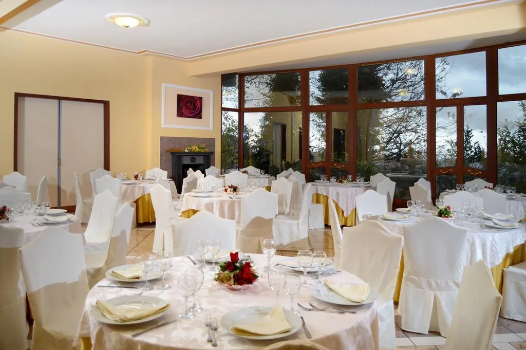Restaurant, Royal Hotel Montevergine, Naples