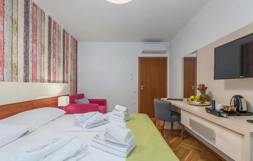 DOUBLE WITH TERRACE Room, Aparthotel Adeo, Istria