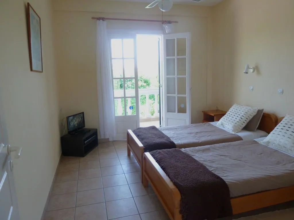 APARTMENT TWO BEDROOMS Room, Mayflower, Corfu