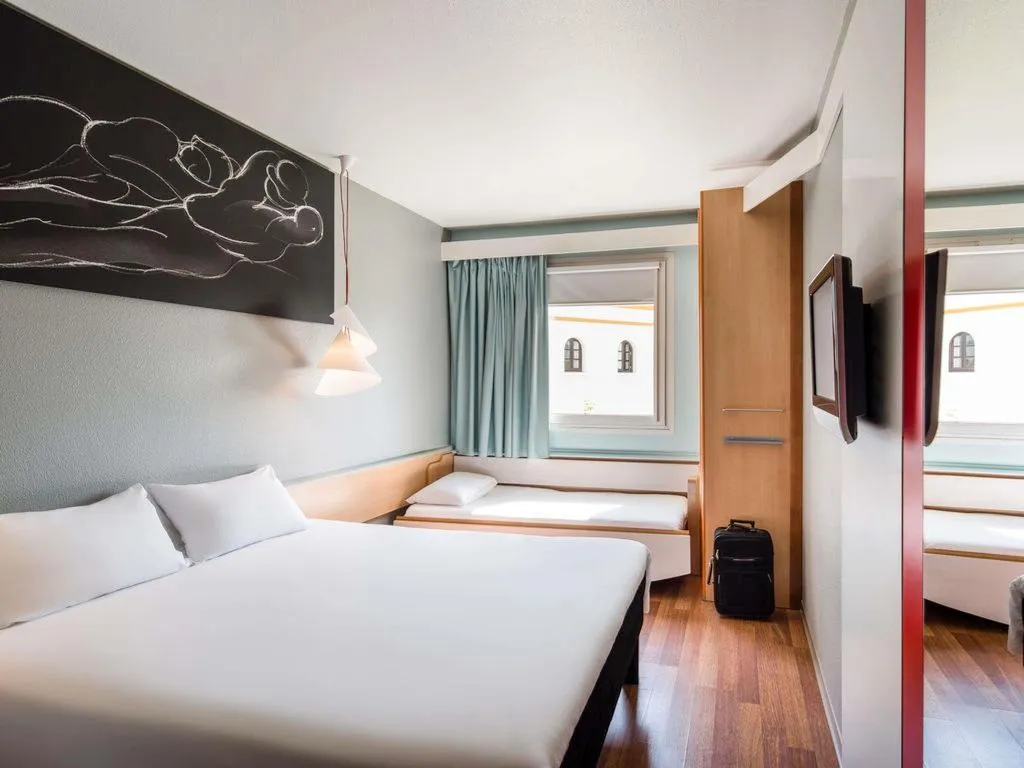 DOUBLE WITH DOUBLE BED Room, Ibis Sevilla, Seville