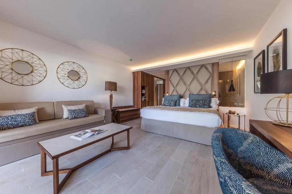 JUNIOR SUITE SUPERIOR Room, Zafiro Palace Palmanova, Majorca
