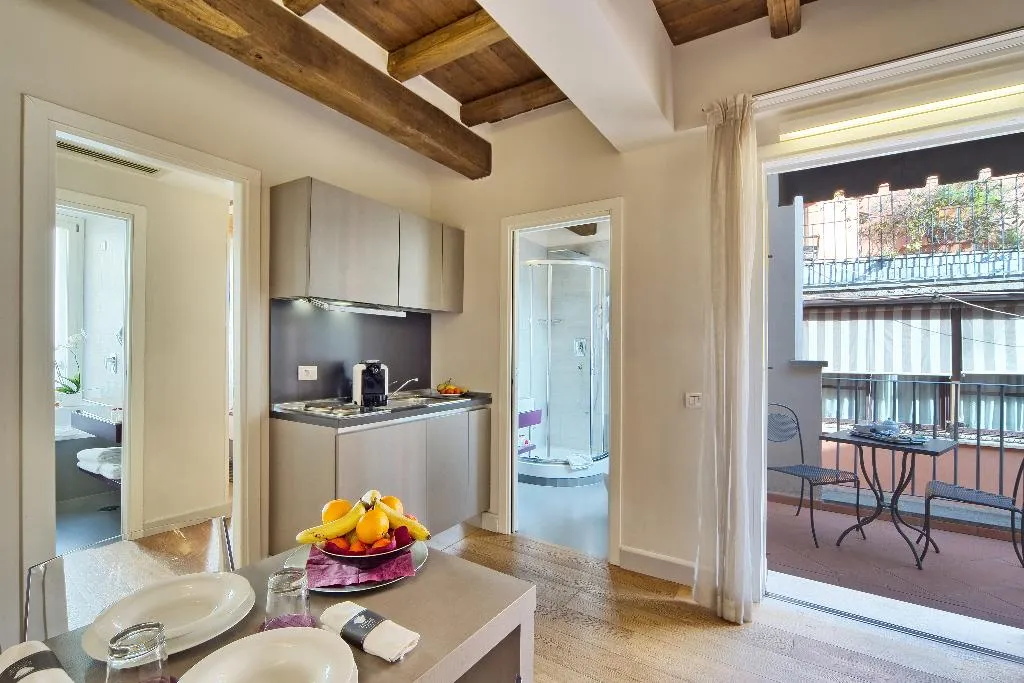 SUITE CAPACITY 4 Room, Trevi Palace Luxury Inn, Rome