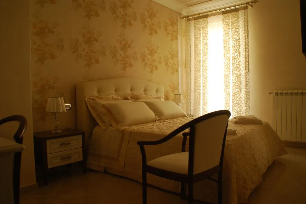 DOUBLE DELUXE WITH BALCONY Room, Daphnae House, Catania