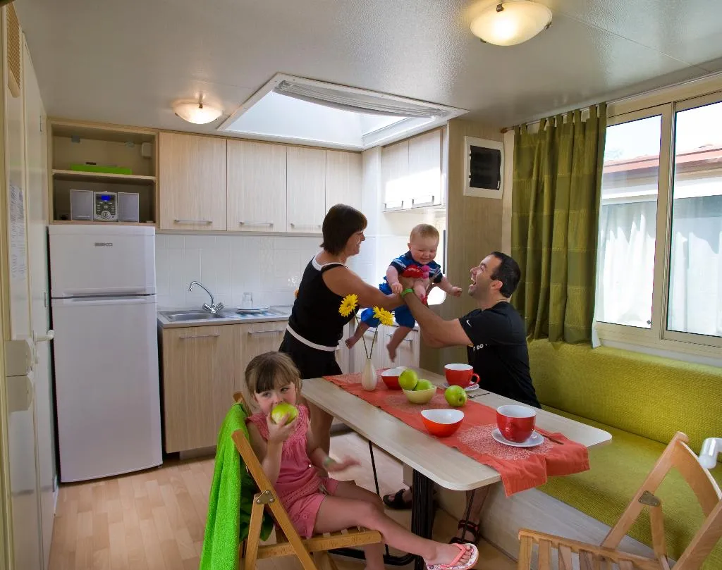 BUNGALOW CAPACITY 3 Room, hu I Pini Village, Rome