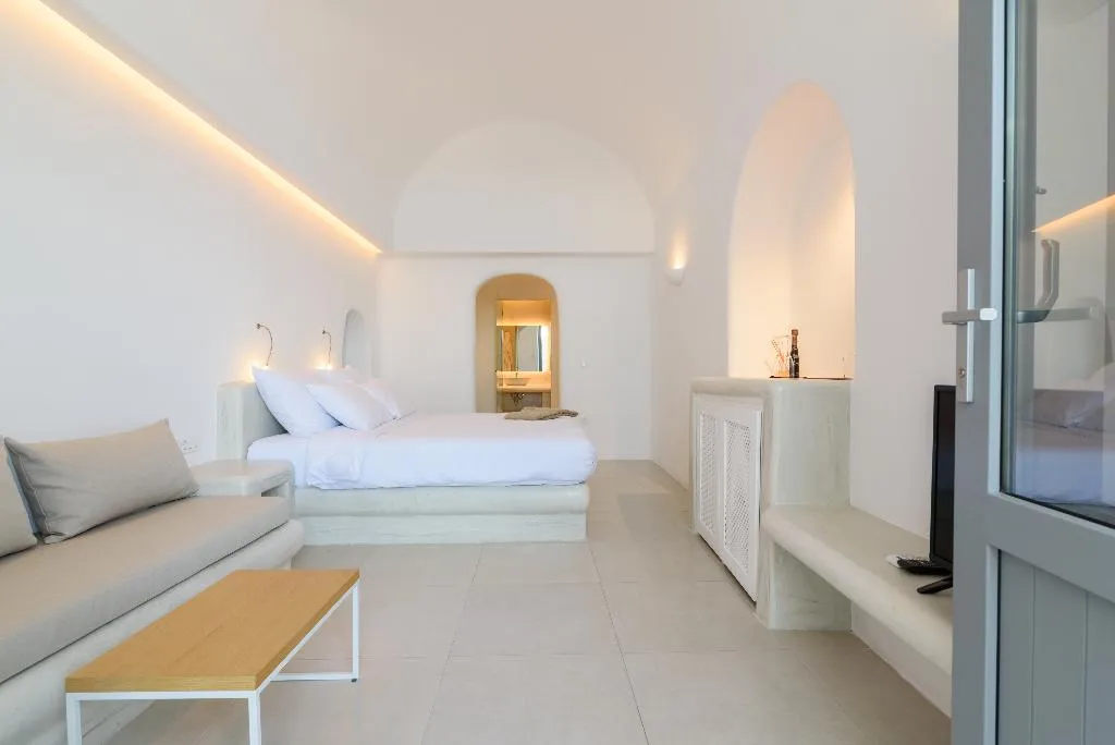SUITE DELUXE WITH VIEWS Room, On The Cliff, Santorini