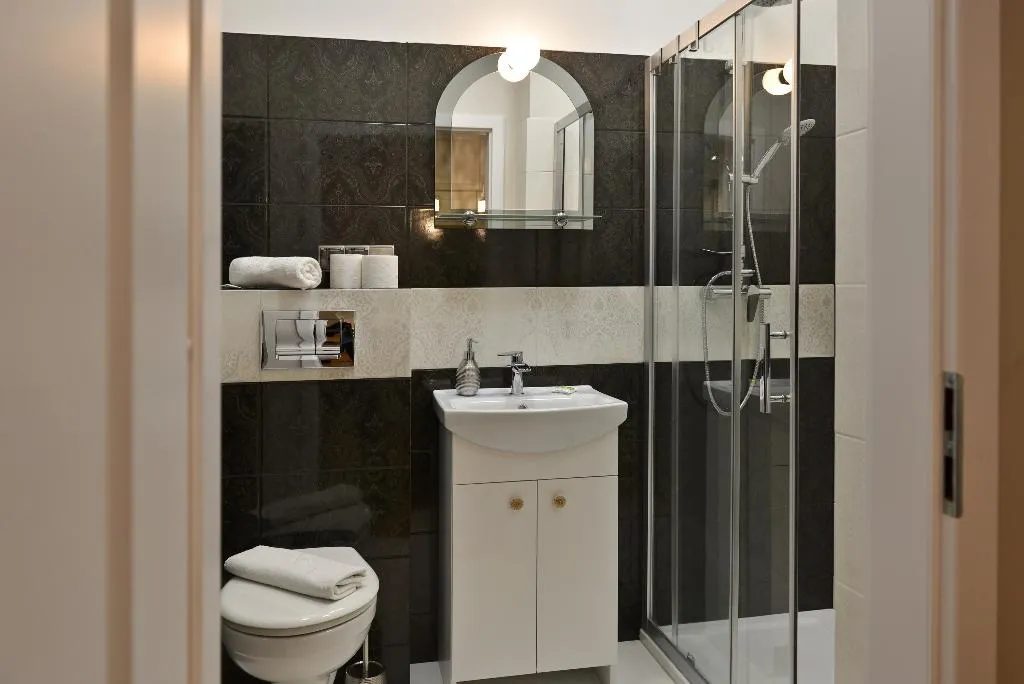 APARTMENT CAPACITY 5 TWO BEDROOMS Room, La Gioia Magic Orient Apartments, Krakow