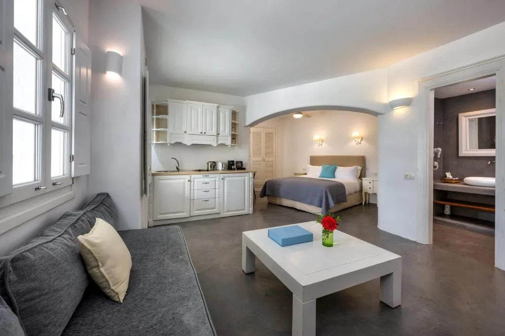 SUITE WITH JACUZZI Room, Anema Boutique Hotel &Villas Santorini, Santorini