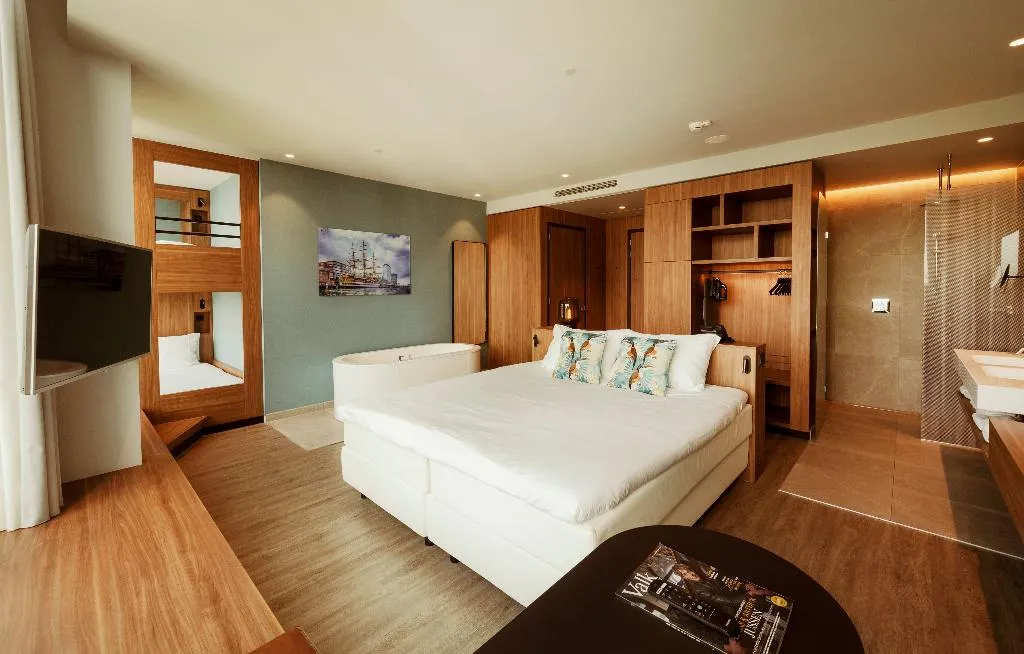 JUNIOR SUITE STANDARD Room, Van der Valk Hotel Amsterdam Zuidas, Amsterdam